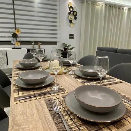 Sea Breeze Sea View *